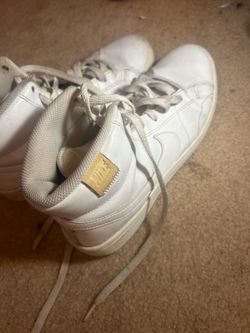 White Nike sneakers high top