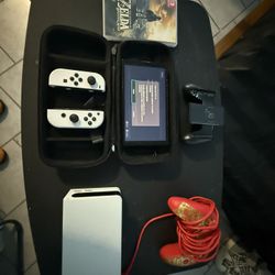 WHITE NINTENDO SWITCH OLED WITH ZELDA GAME 