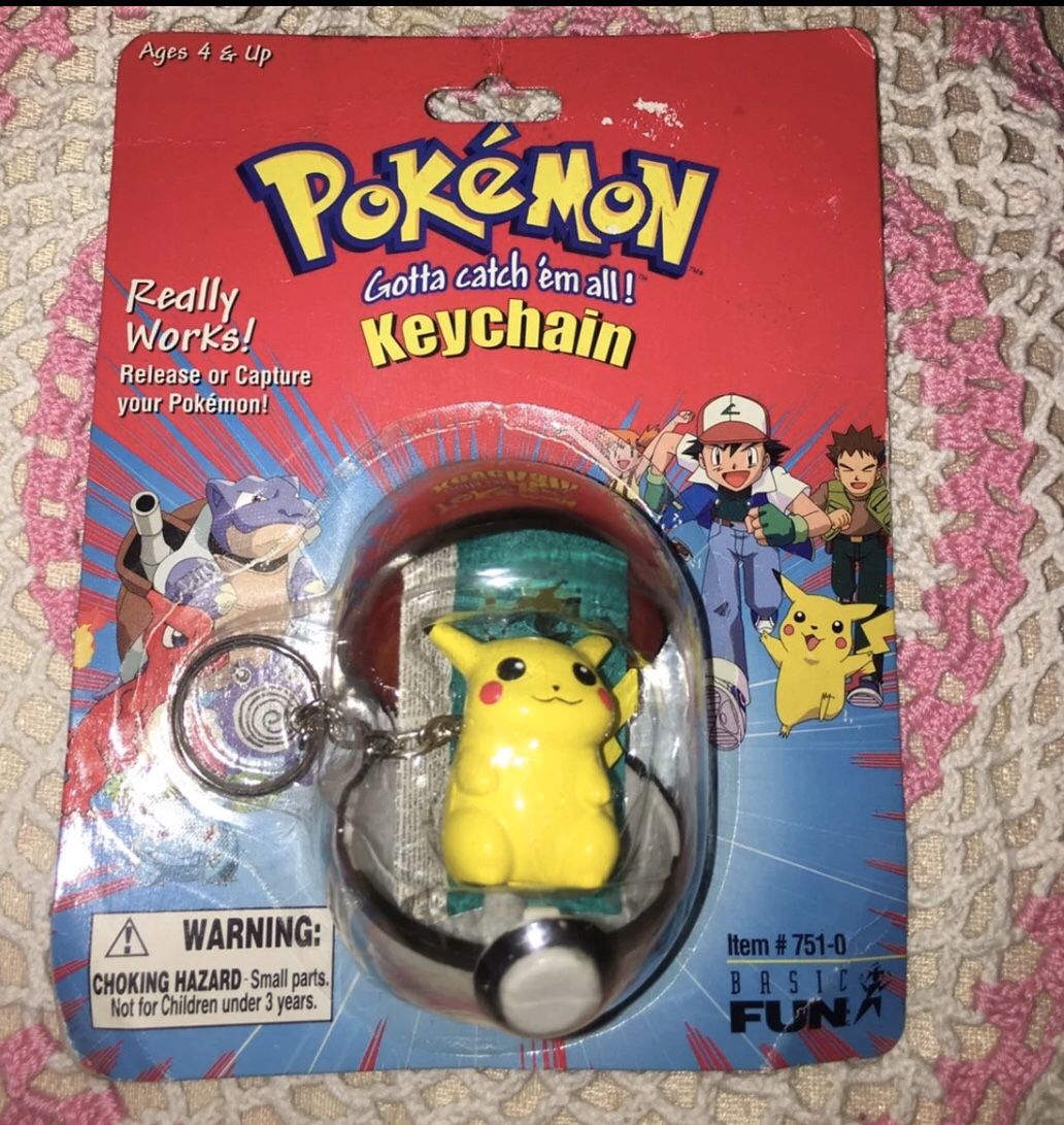 Pokemon Pikachu Basic Fun (1999) Figure Pokeball Keychain