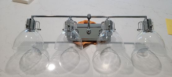 Bathroom vanity light from tri-supply