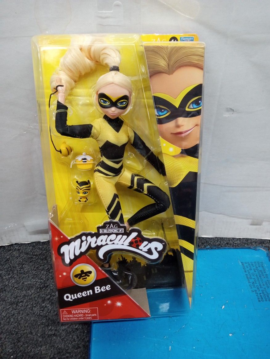 Miraculous Moments Ladybug Queen Bee Buzz-On Doll