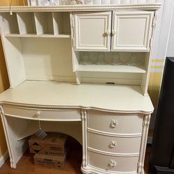 New White Dresser With Hutch 