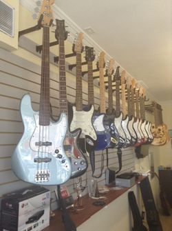 electric and acustic guitars for sale