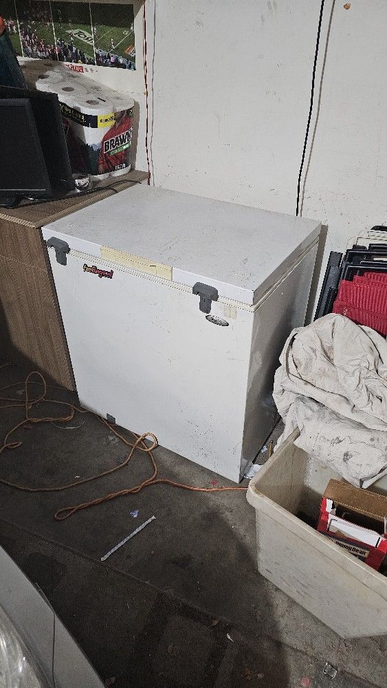 5 Cubic Feet Deep Freezer Works Great No Longer Need $50 ObO