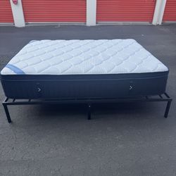 Queen - DreamCloud, Premier Rest Hybrid - Like New