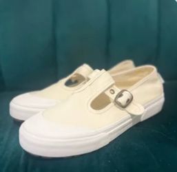 Vans Mary Jane sneaker different sizes