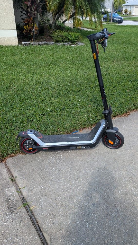 NIU Kqi 3 Max Scooter