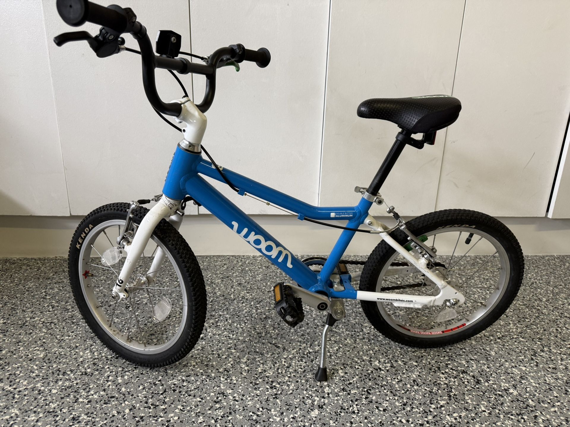 woom GO 3 Bicycle for Children 4 to 6 Years Old, 16-Inch Lightweight Bike with Handbrake, Steering Limiter