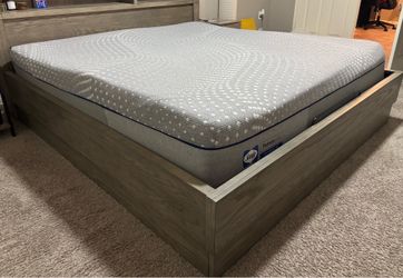 Sealy Posturepedic® Hybrid King Mattress