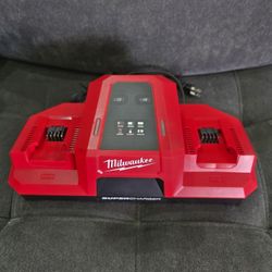 Milwaukee M18 Dual Bay Simultaneous Super Charger (Tool only)