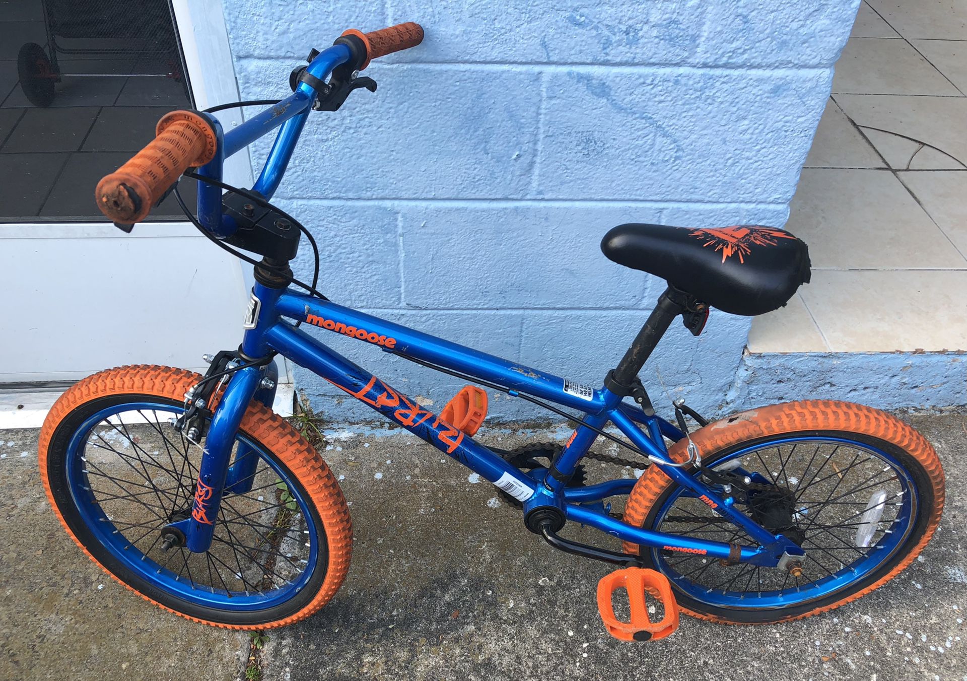 Mongoose 18-in Burst Kid's Bike - Needs new rear tire