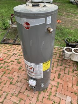 Natural gas water heater