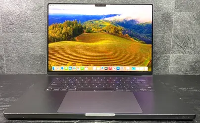 Apple MacBook Pro Z1CM000VBLL/A - 16" - M3 Max 40 Core GPU - 48GB RAM - 1TB SSD