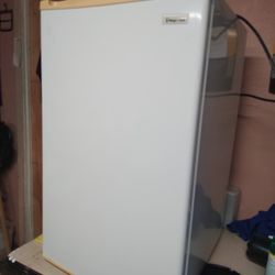 Magic Chef Mini Fridge 