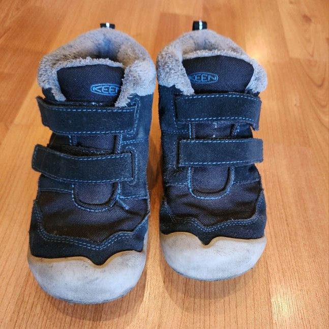 KEEN Boots Sneakers (Size 1)