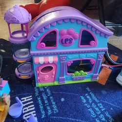Littlest Pet Shop Play House  With Figures.
