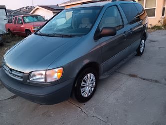 Toyota sienna le 1999