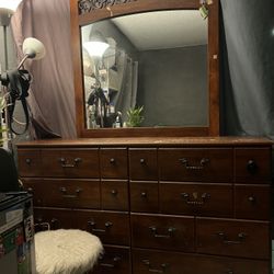 Dresser/mirror 