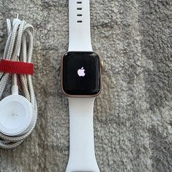 Apple Watch SE 40mm_Aluminum / Ceramic_10N-X Glass_GPS_WR-50M