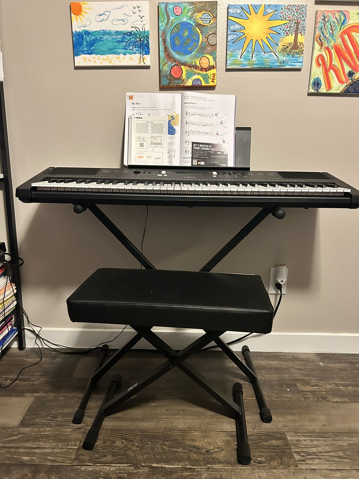 Yamaha Keyboard β Brand New Condition w/ Bench & Beginner Guidebook