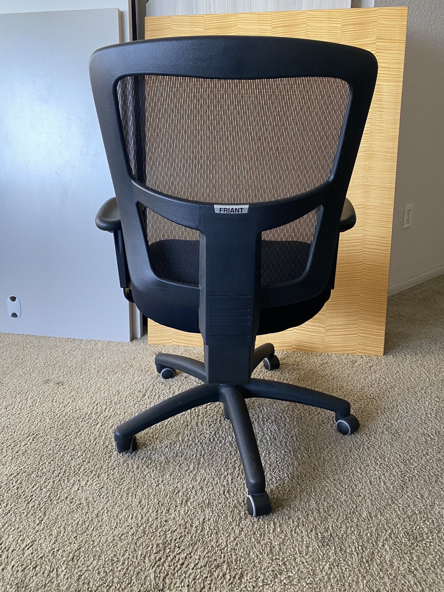 Friant Ergonomic Office Chair With Ratchet Height Adjustable Mesh Back
