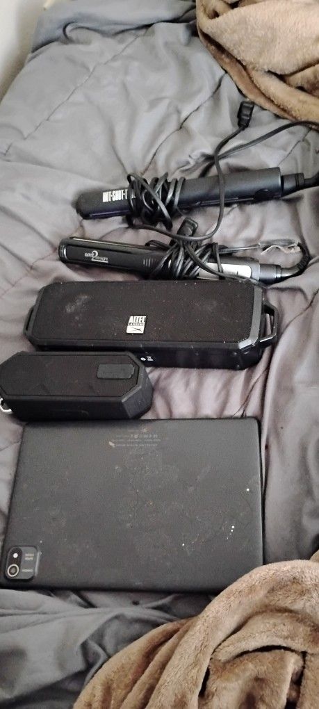 temu tablet,2 altec speakers and an hair straightner