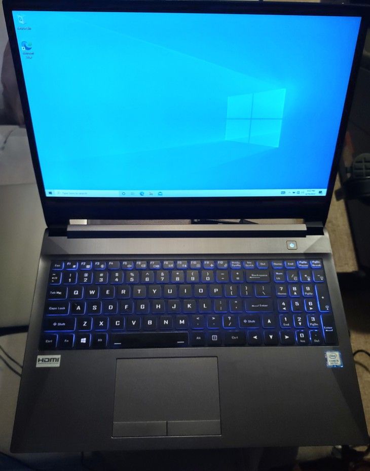 Sager Gaming Laptop 15.6 nh58rh i5 9th Gen 32 GB ram 1tb SSD Gaming Laptop