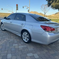 Toyota Avalon  2012
