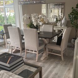 City Furniture Dining Table With 6 Upholstery Chairs 