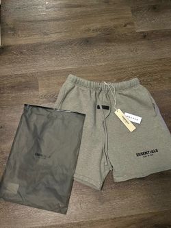 Essentials Shorts Medium