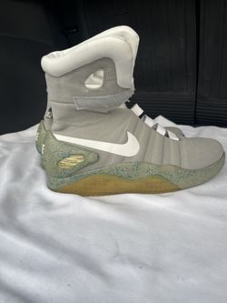 Nike AIR MAG Authentic Size 11