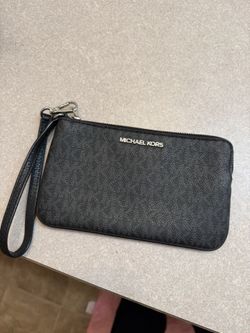 Michael Kors Wristlet 