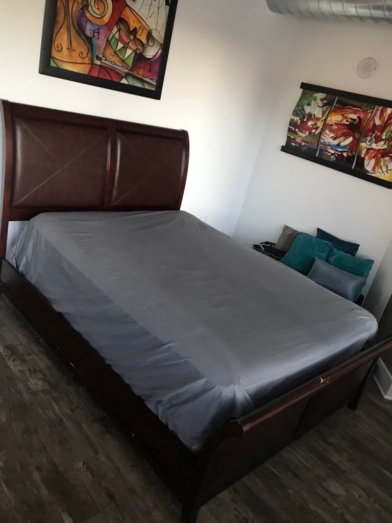 Queen bed + Mattress