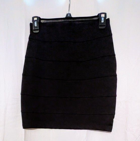 Skirt Elegant Woman's Black Skirt Basic House Size Small 17" Length 26" Waist
