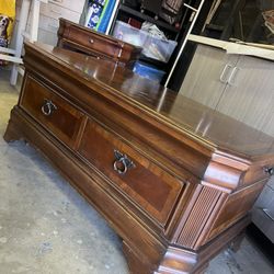 Classic Wood Lift-Top Coffee Table with Hidden Storage