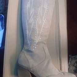 Women Boots Size 9