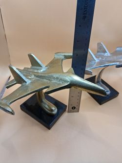 Set of jets on marble base don't know much more about it
