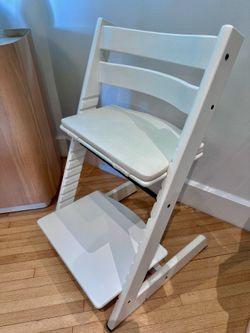 Stokke Tripp Trapp Chair with White with Cushion Stokke Tripp Trapp Chair with White with Cushion