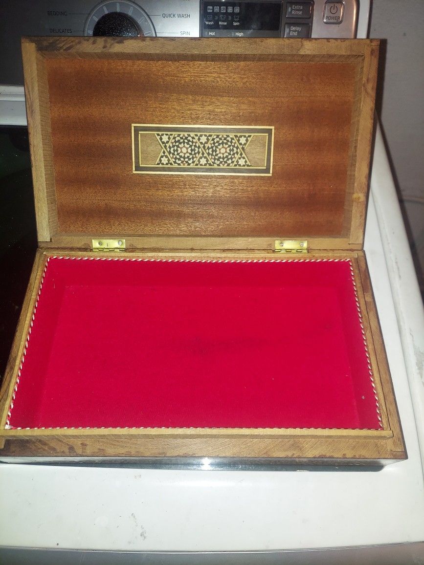 Vintage Syrian Handcrafted Wooden Box with Mother-of-Pearl Inlay – Damascus Style