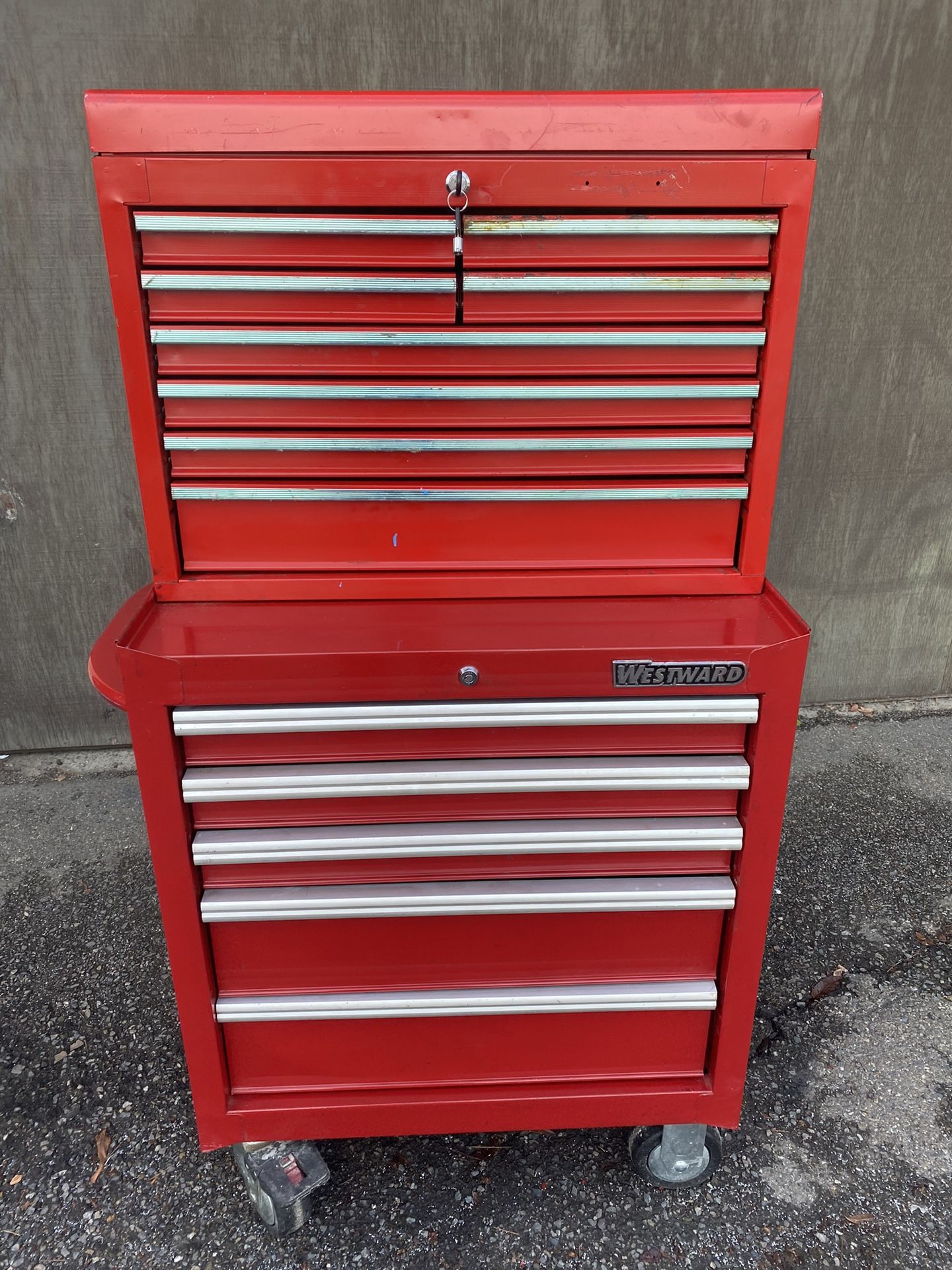 300 WESTWARD tool box comes with its keys for Sale in Anaheim, CA