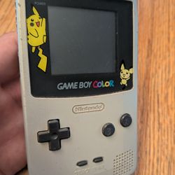 Game Boy Color (Pokemon Gold Special Edition)