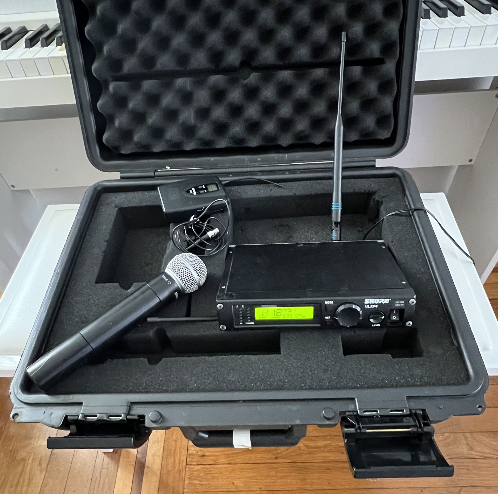 Shure Combo Wireless Microphone