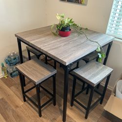 Dining Room Table With 4 Stools 