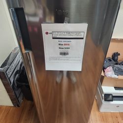 20 in. W. 6 cu. ft. Single Door Upright Freezer with Direct Cooling in Platinum Silver