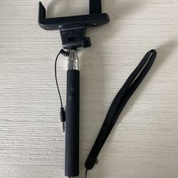 Adjustable selfie stick