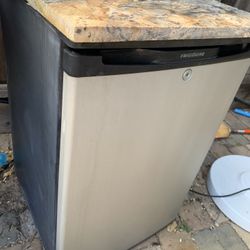 Outdoor Mini Fridge With Marble Top