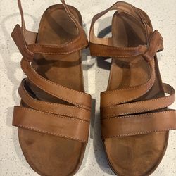 Women’s brown sandals size 10