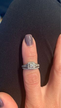 Women’s diamond engagement/wedding rings