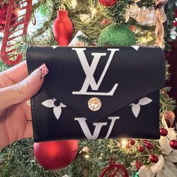 NEW Black/ white wallet 