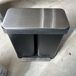 Dual Trash Can With Slow Close Lid